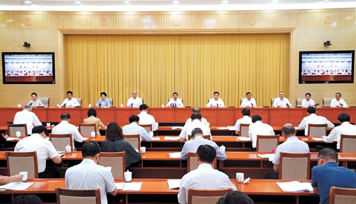 陈文清：扎实开展深化扫黑除恶专项斗争努力建设更高水平的平安中国