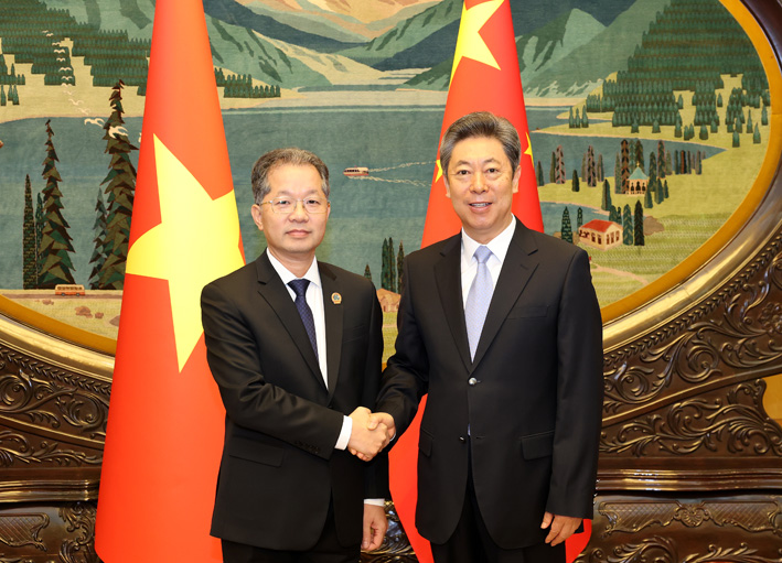 陈文清会见越南最高人民法院院长阮文广